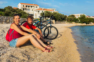 Mandre - promenáda kolem pobřeží v Mandre zve k cyklovyjížďkám, ostrov Pag, Chorvatsko