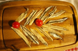 Mandre - nakládané ančovičky v restauraci Lanterna, ostrov Pag, Chorvatsko