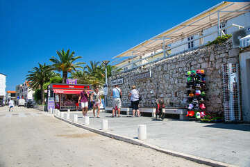 Novalja - Stari Kaštel (pozůstatek hradeb ve městě), ostrov Pag, Chorvatsko