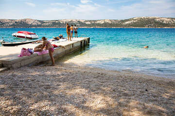 Stará Novalja - písčitooblázkové pláže, ostrov Pag, Chorvatsko
