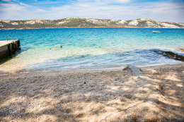 Stará Novalja - písčitooblázkové pláže, ostrov Pag, Chorvatsko