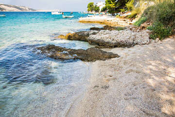 Stará Novalja - písčitooblázkové pláže, ostrov Pag, Chorvatsko