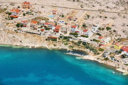 Dražica - letecký pohled, ostrov Pag, Chorvatsko