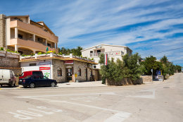 Pag - obchod Ultra Sonik, ostrov Pag, Chorvatsko