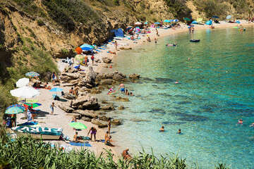 Pag-Bošana - písčitooblázková pláž, ostrov Pag, Chorvatsko