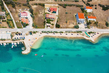 Dinjiška - letecký pohled, ostrov Pag, Chorvatsko