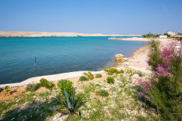 Dinjiška - pláže, ostrov Pag, Chorvatsko