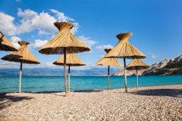 Baška - pláž Vela plaža, ostrov Krk, Chorvatsko