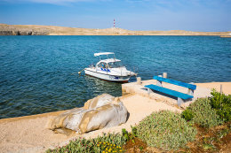 Dinjiška - pobřeží, ostrov Pag, Chorvatsko