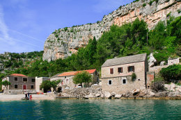 Pokrivenik - oblázková pláž, ostrov Hvar, Chorvatsko