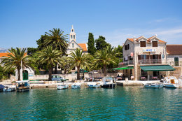 Sučuraj - kostel sv. Jiří, ostrov Hvar, Chorvatsko