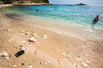 Hvar - oblázková pláž Pokonji Dol, ostrov Hvar, Chorvatsko