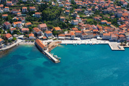 Jelsa - městské centrum - letecký pohled, ostrov Hvar, Chorvatsko