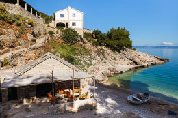 Ostrov Hvar - severní zátoka s apartmány Maslina, Chorvatsko