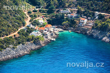 Ostrov Hvar - severní zátoka s apartmány Bonaca, Chorvatsko