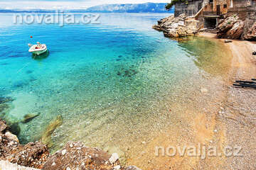 Ostrov Hvar - severní zátoka s apartmány Bonaca, Chorvatsko