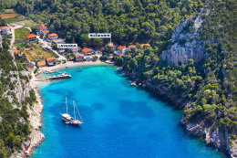 Vela Stiniva - letecký pohled, ostrov Hvar, Chorvatsko