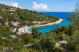 Hvar - pláž, ostrov Hvar, Chorvatsko