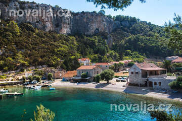Vela Stiniva - pláž, ostrov Hvar, Chorvatsko 
