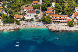 Ivan Dolac - letecký pohled, pláže, ostrov Hvar, Chorvatsko