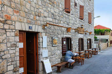 Postira, ostrov Brač, Chorvatsko