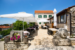 Donji Humac - konoba Kopačina, ostrov Brač, Chorvatsko