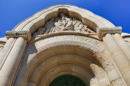 Supetar - mauzoleum rodiny Petrinovićů, ostrov Brač, Chorvatsko