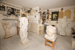 Donji Humac - kamenická a sochařská dílna Jakšić, ostrov Brač, Chorvatsko