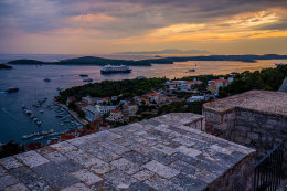 Hvar - pohled na město z pevnosti Španjol, ostrov Hvar, Chorvatsko