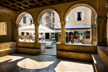 Korčula - náměstí ve starém městě, ostrov Korčula, Chorvatsko