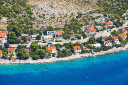 Prižba - pobřeží mezi poloostrovy Ratac a Prišćapac - letecký pohled, ostrov Korčula, Chorvatsko