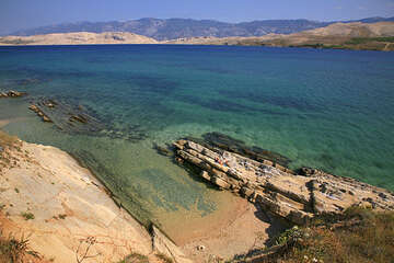 Pag - Vodice - písčitooblázková pláž, ostrov Pag, Chorvatsko