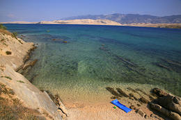 Pag - Vodice - písčitooblázková pláž, ostrov Pag, Chorvatsko