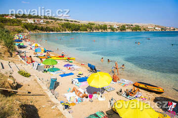 Vlašiči - písečná pláž v zátoce Modrá laguna, ostrov Pag, Chorvatsko
