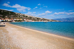 Baška - pláž Vela plaža, ostrov Krk, Chorvatsko