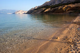 Baška - pláž Vela plaža, ostrov Krk, Chorvatsko
