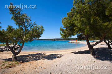 Punat - pláže, ostrov Krk, Chorvatsko