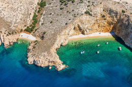 Pláže mezi Punatem a Starou Baškou, ostrov Krk, Chorvatsko