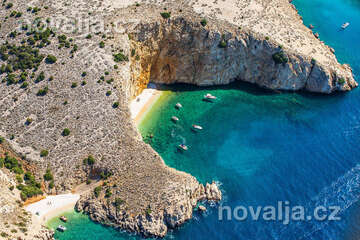 Pláže mezi Punatem a Starou Baškou, ostrov Krk, Chorvatsko