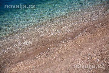 Vrbnik - pláž Potovošće, ostrov Krk, Chorvatsko