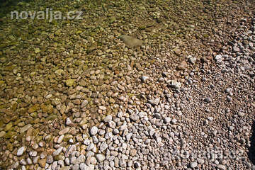 Vrbnik - pláž Nuluk, ostrov Krk, Chorvatsko 