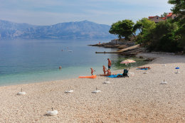 Pláž Molo Lozna, Postira, ostrov Brač, Chorvatsko