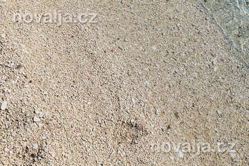 Sumartin - přírodní oblázková pláž Sveti Rok, ostrov Brač, Chorvatsko