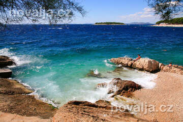 Primošten - pláže, Šibenická riviéra, Chorvatsko