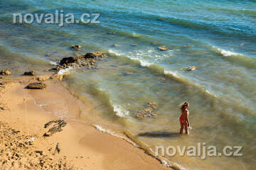 Privlaka - písečná pláž v jihovýchodní části letoviska, Zadarská riviéra, Chorvatsko