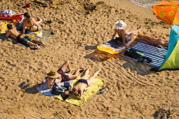 Privlaka - písečná pláž v jihovýchodní části letoviska, Zadarská riviéra, Chorvatsko