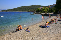 Maslinica - pláže, ostrov Šolta, Chorvatsko
