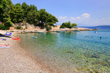 Stomorska - oblázkové pláže, ostrov Šolta, Chorvatsko