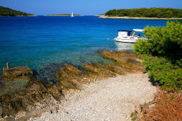 Maslinica - pláže, ostrov Šolta, Chorvatsko
