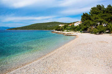 Maslinica - pláže, ostrov Šolta, Chorvatsko